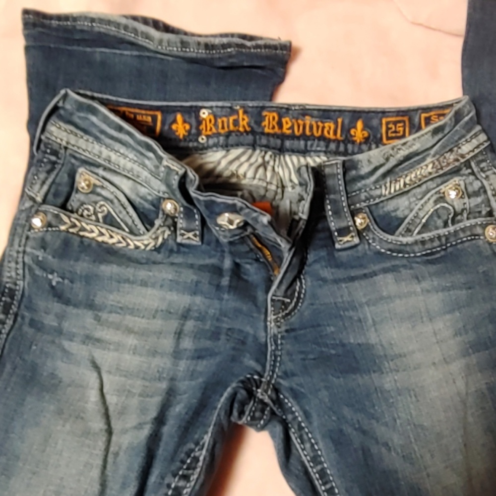 CUTE ROCK RIVAL JEANS